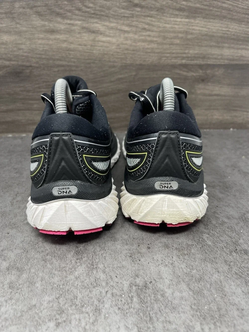 Brooks Glycerin 15 Sneakers Womens Size 9 Black Pink Athletic Trainer Running